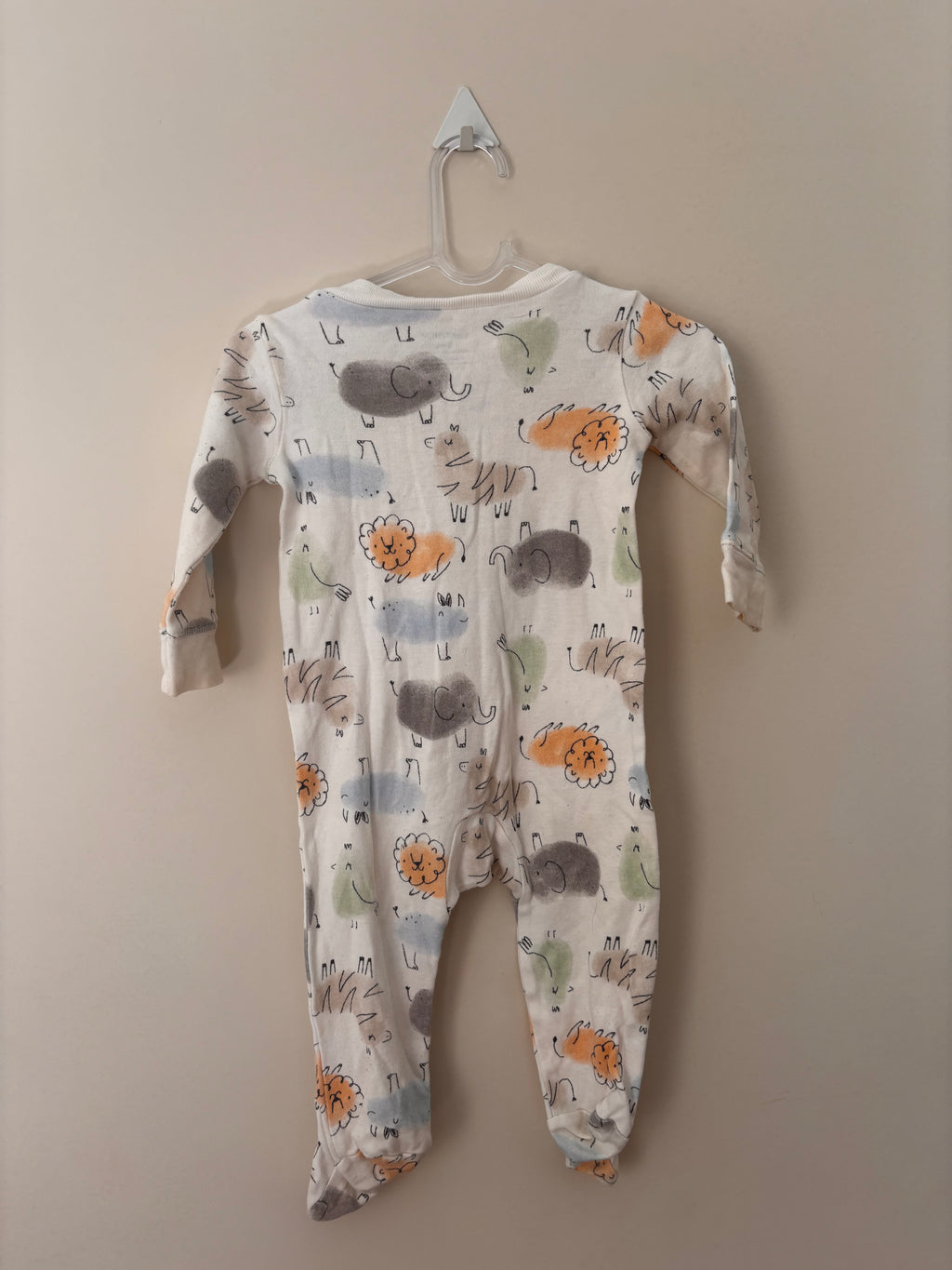 Macacão pijama Carter's bichos da fazenda creme - detalhe