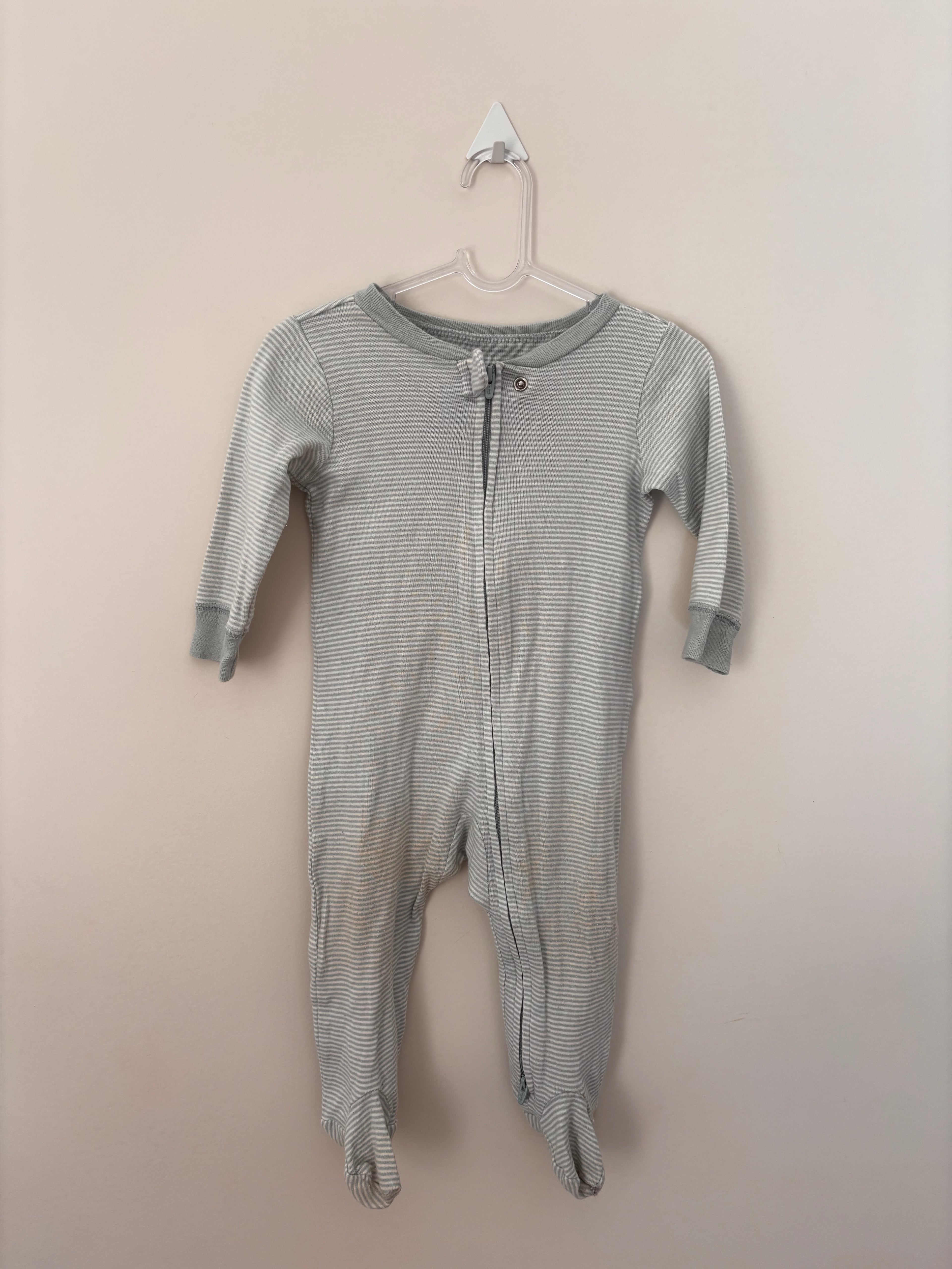 Macacão Pijama Listrado – Azul Claro (Bebê)