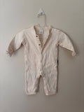 Macacão Pijama Liso – Off-White (Bebê)