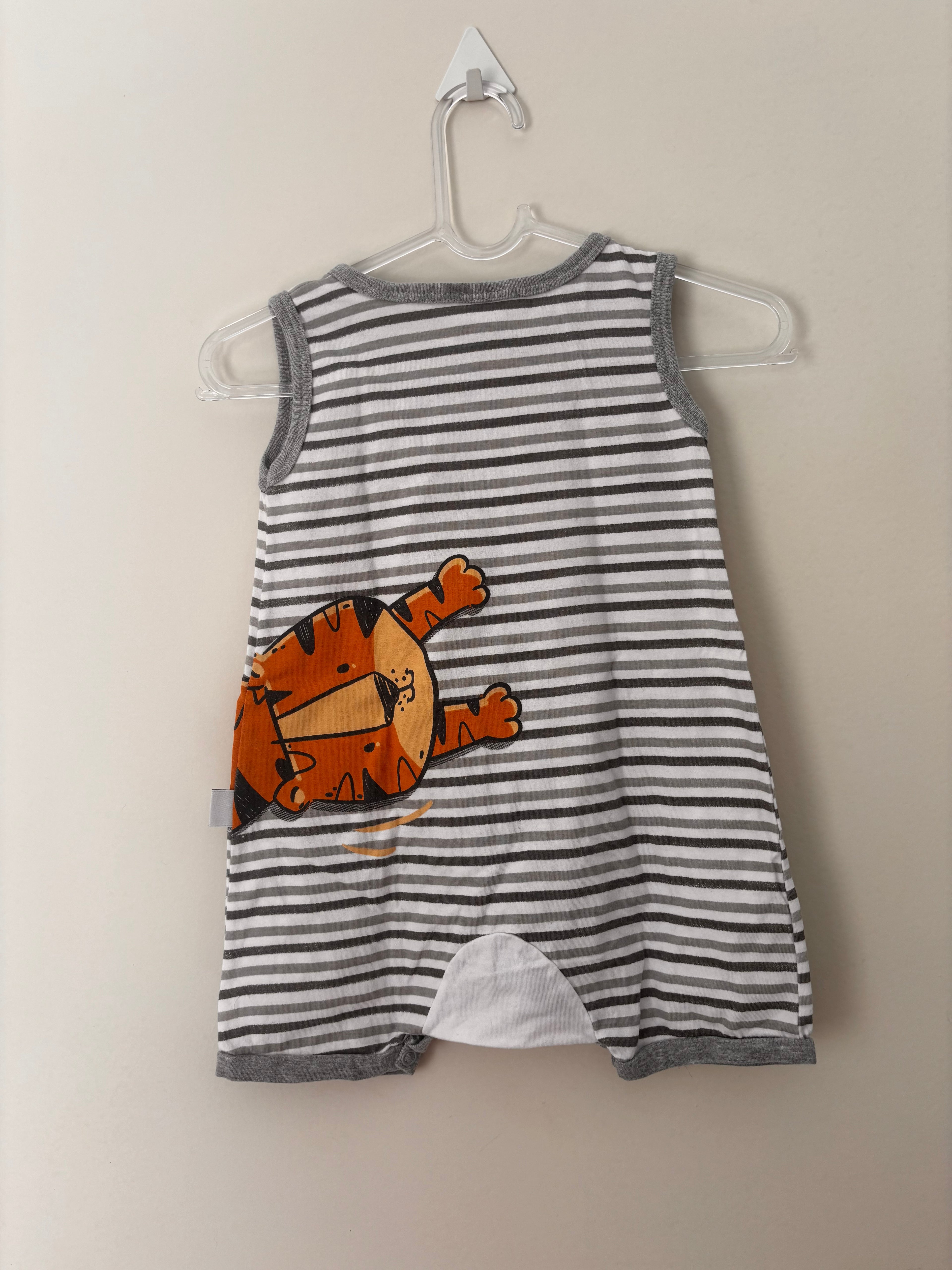 Body Listrado Tigre – Cinza (Bebê)