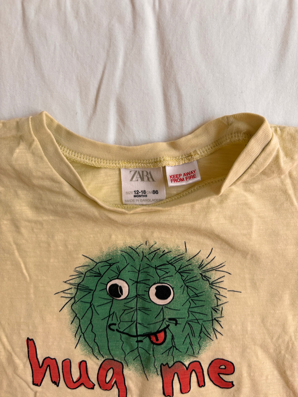 Camiseta "Hug Me" Cacto – Bege (Infantil)