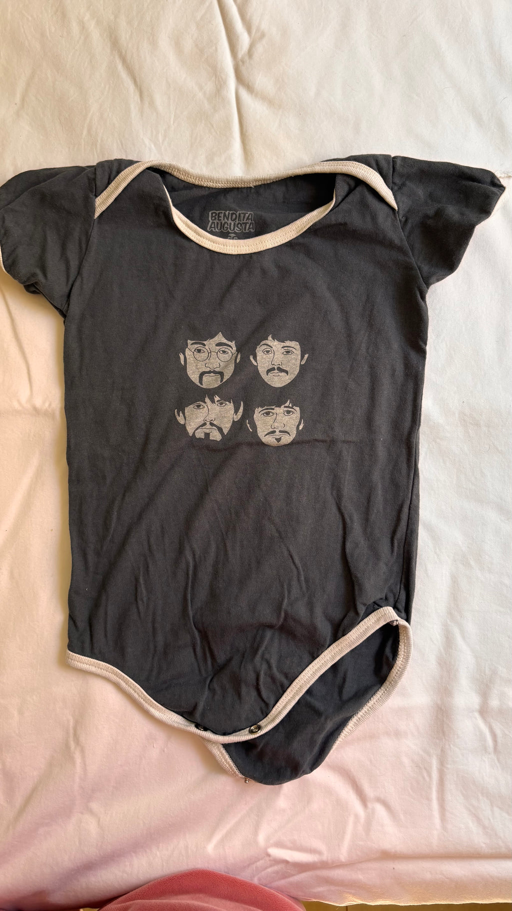 Body Estampa Beatles – Cinza Grafite (Bebê)