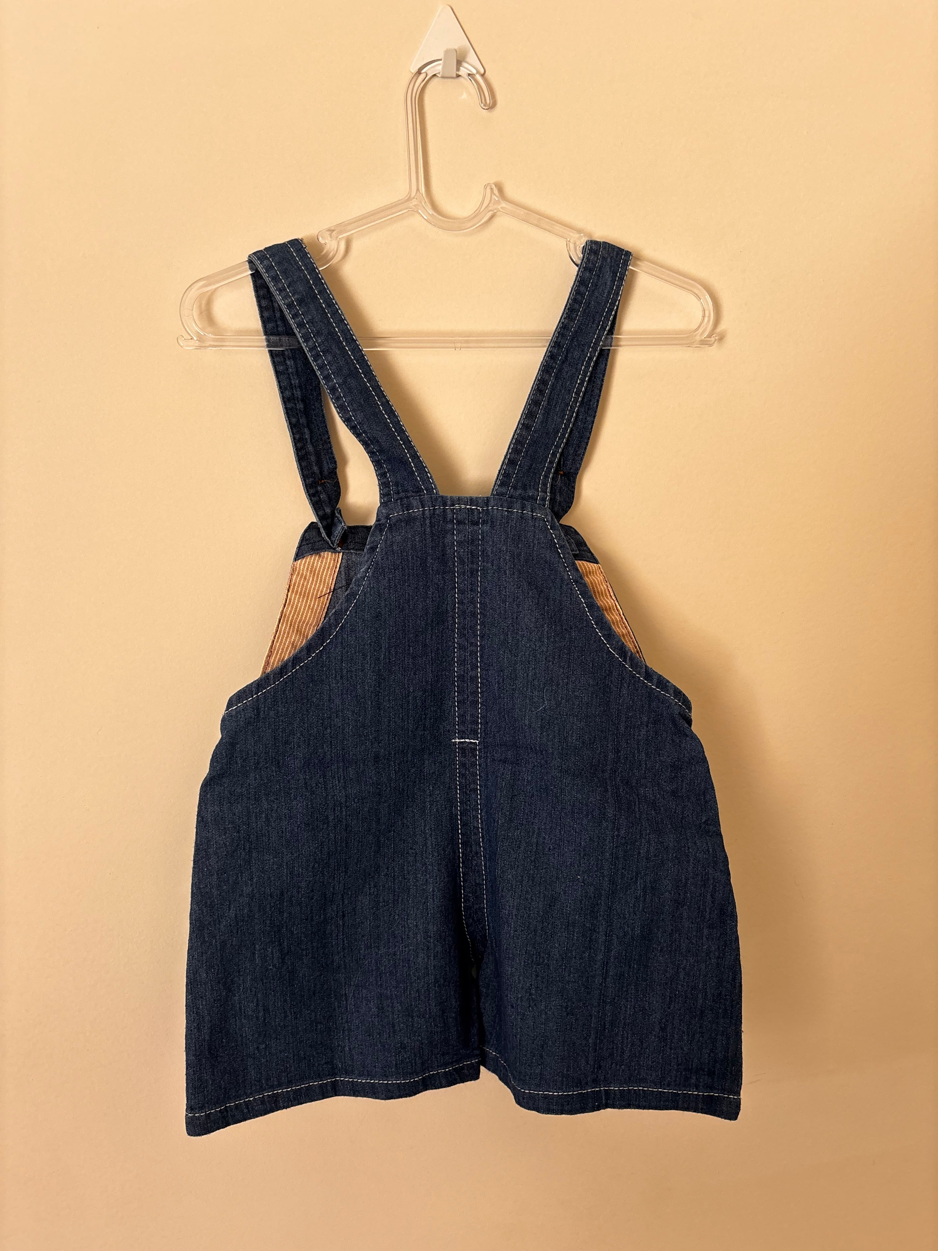 Jardineira Jeans Ursinho e Estrelas (Bebê)