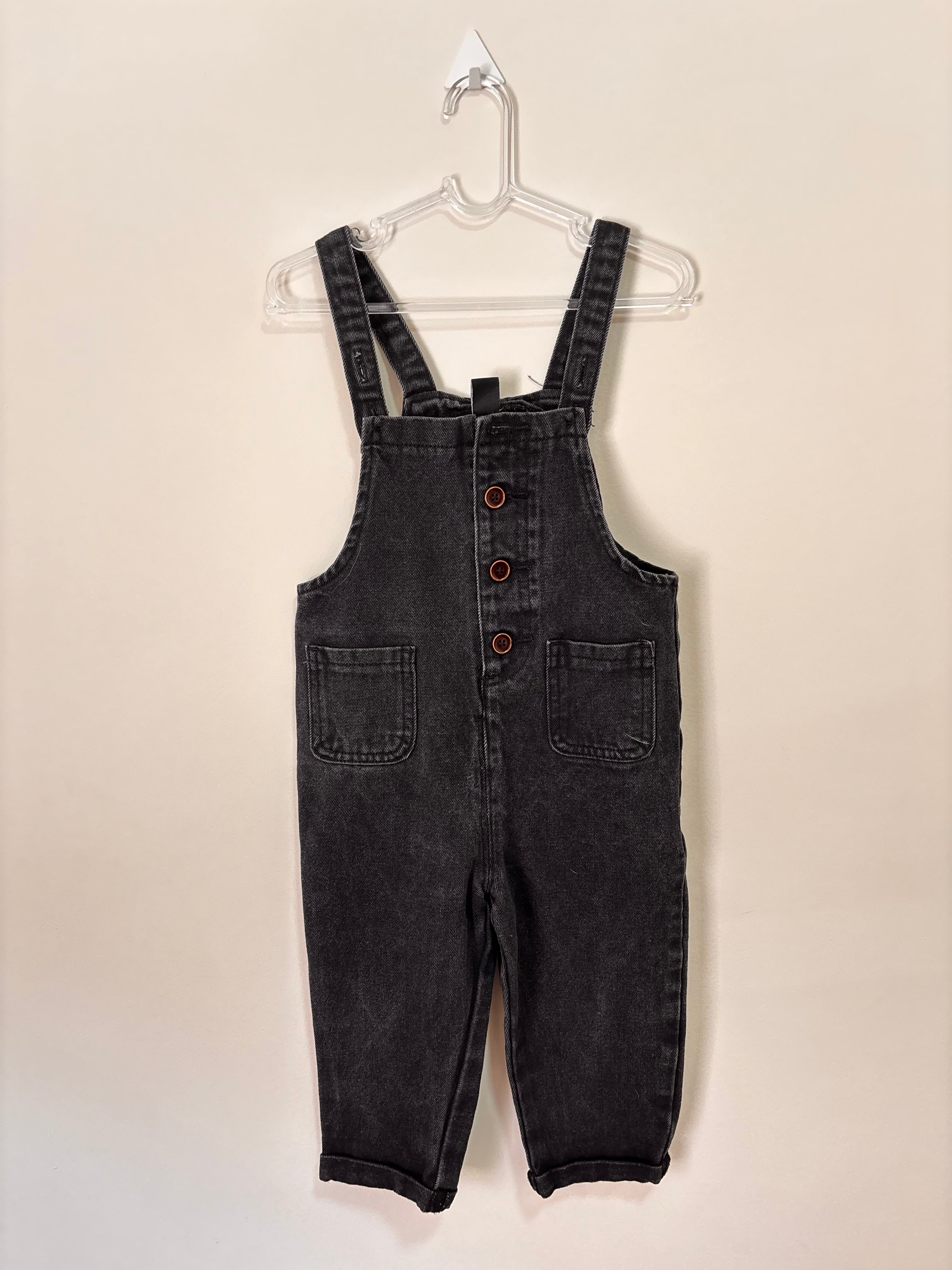 Jardineira Jeans – Preto (Bebê)