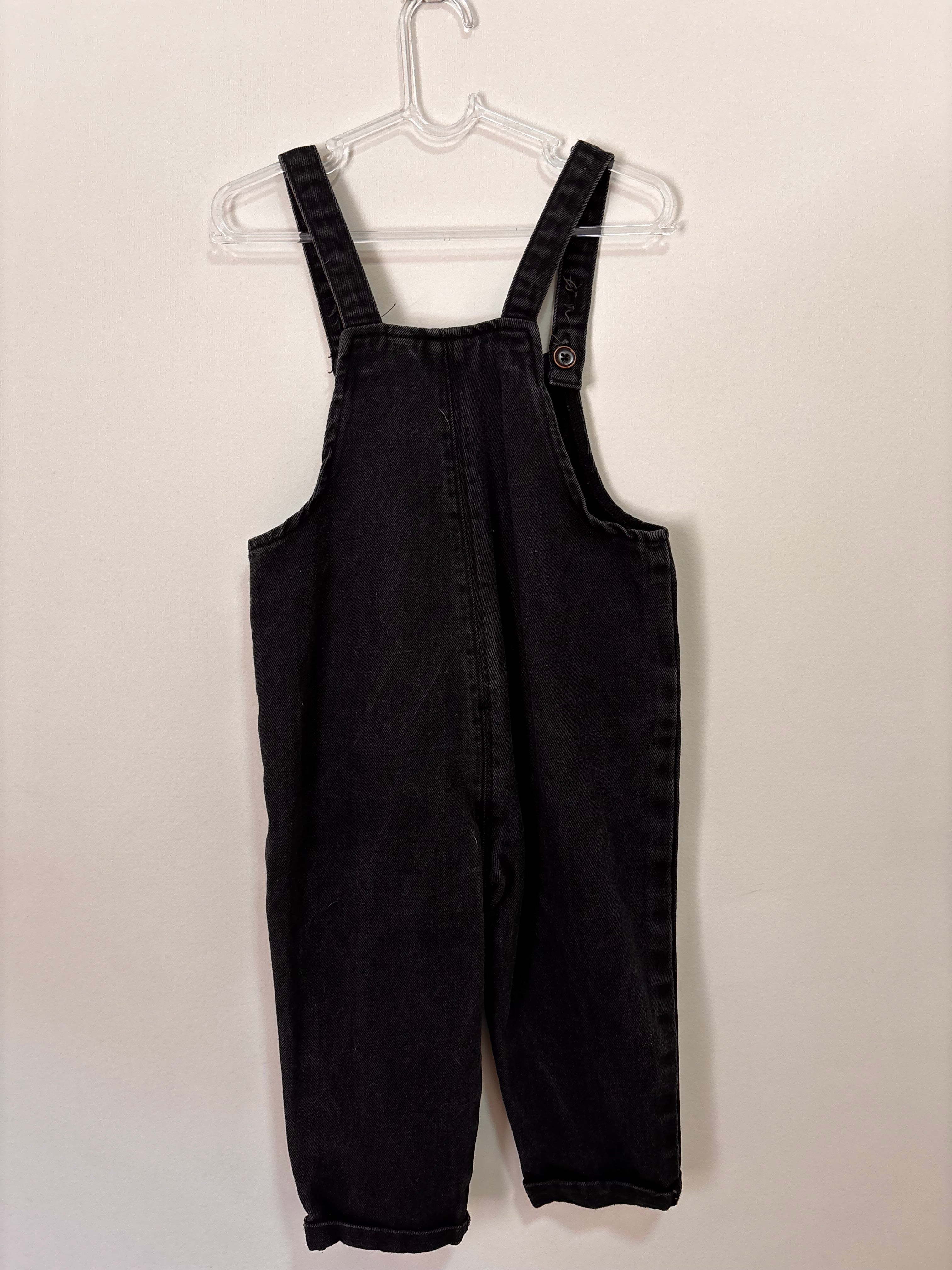 Jardineira Jeans – Preto (Bebê)