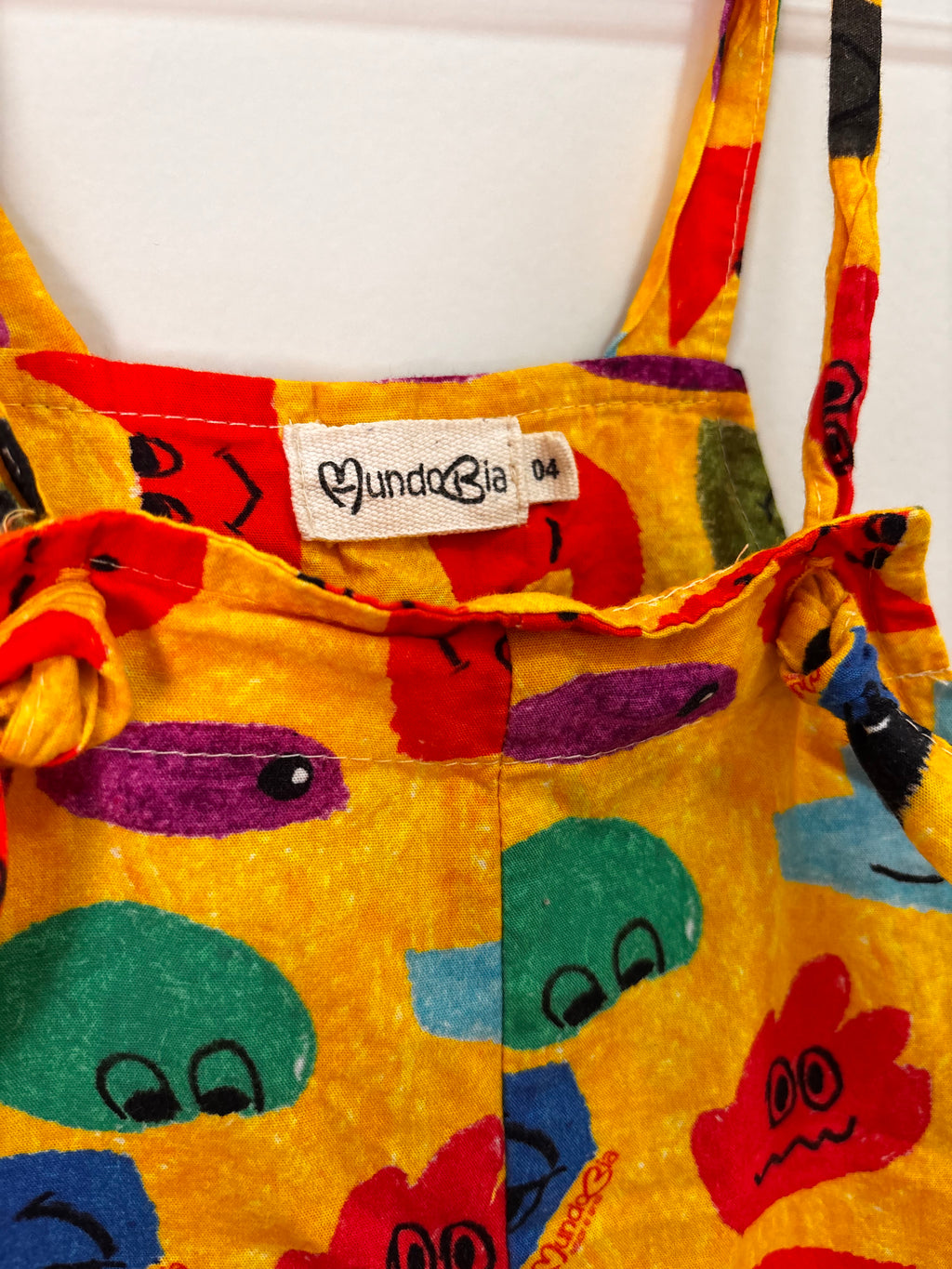 Macacão Estampa Colorida – Amarelo (Bebê)