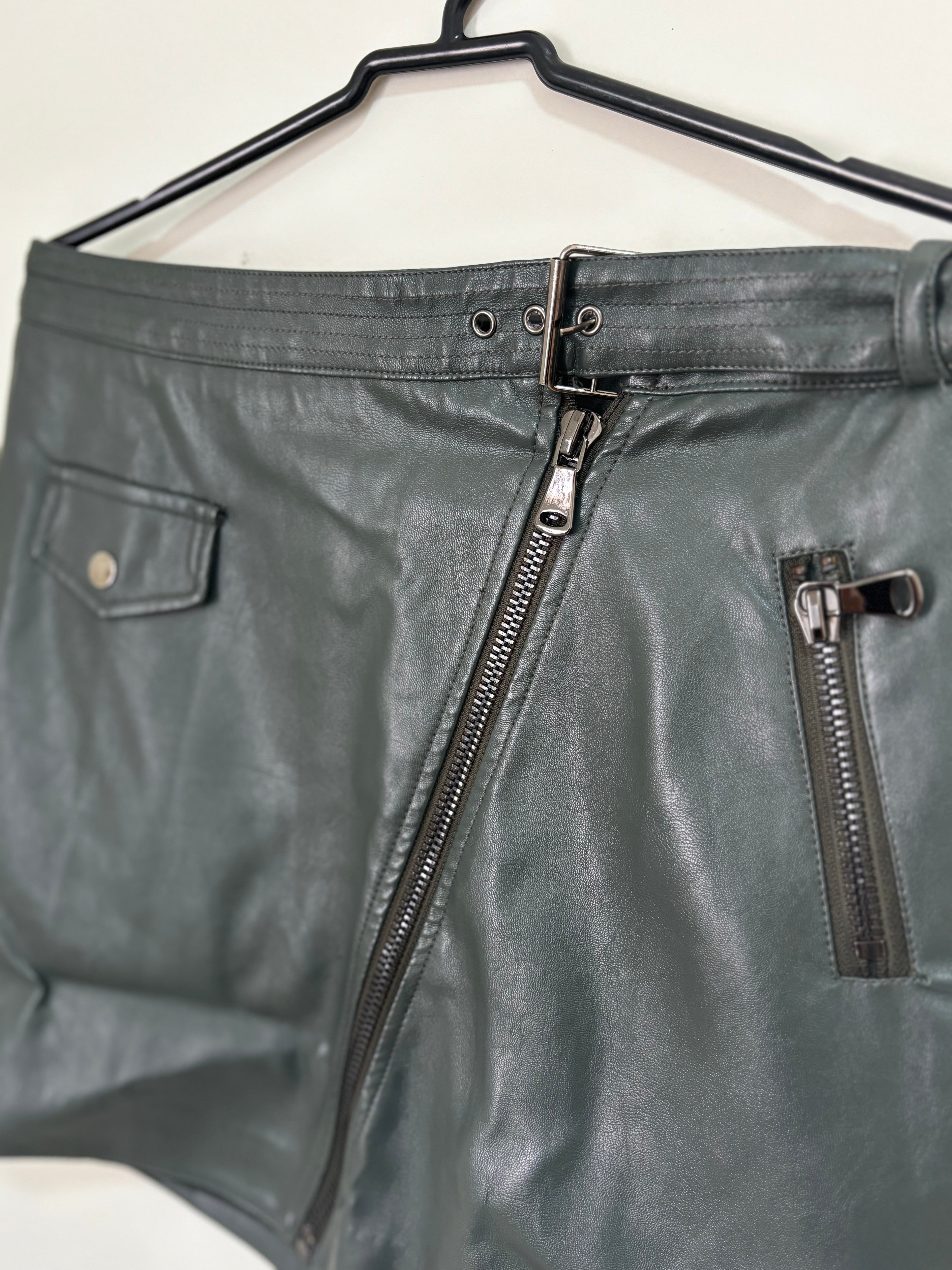 Saia de Couro – Preta (Feminino)