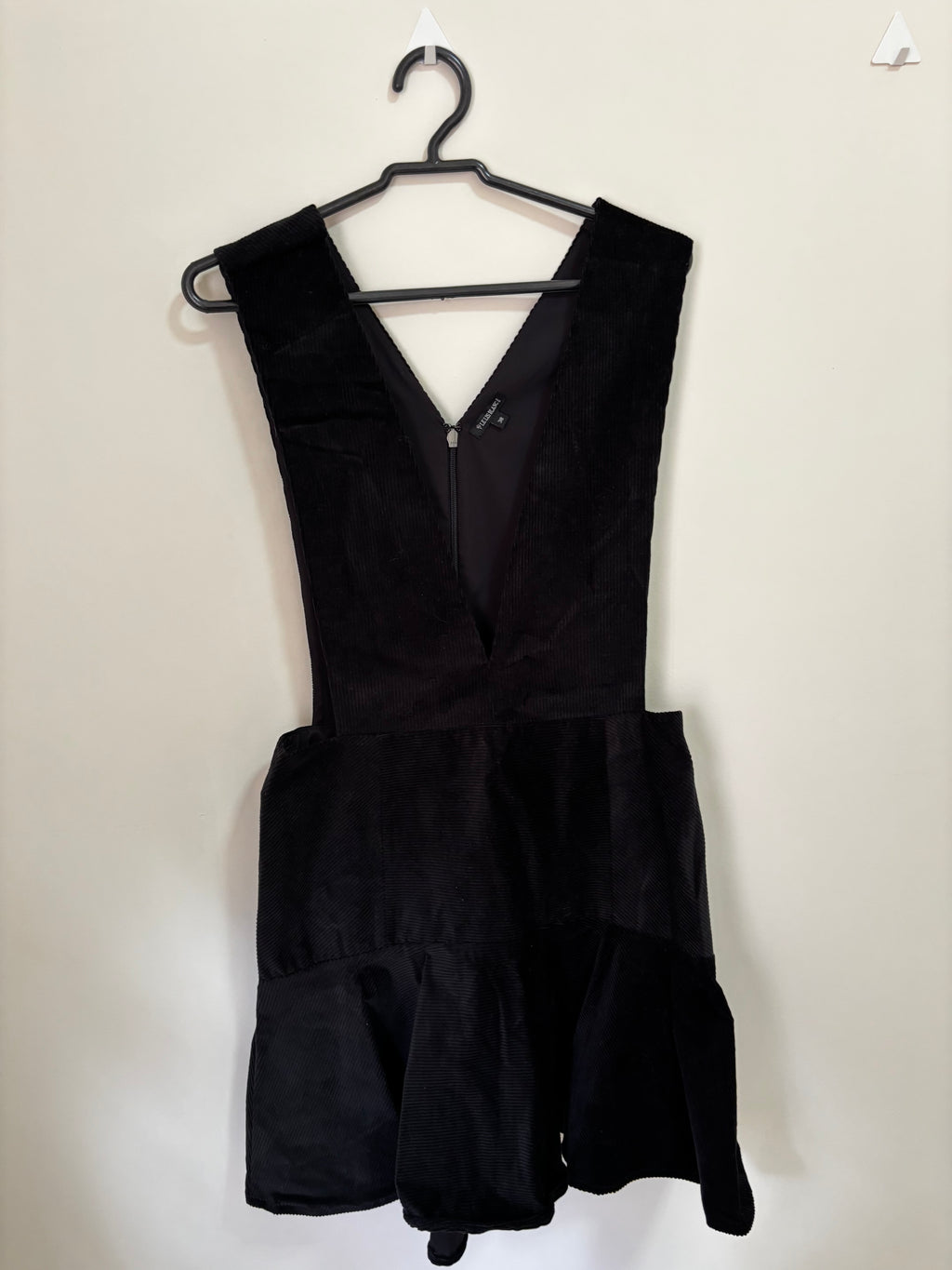 Vestido Curto com Fenda – Preto (Feminino)