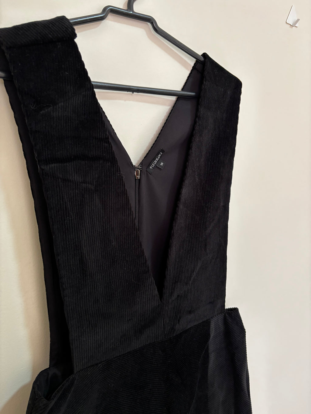 Vestido Curto com Fenda – Preto (Feminino)