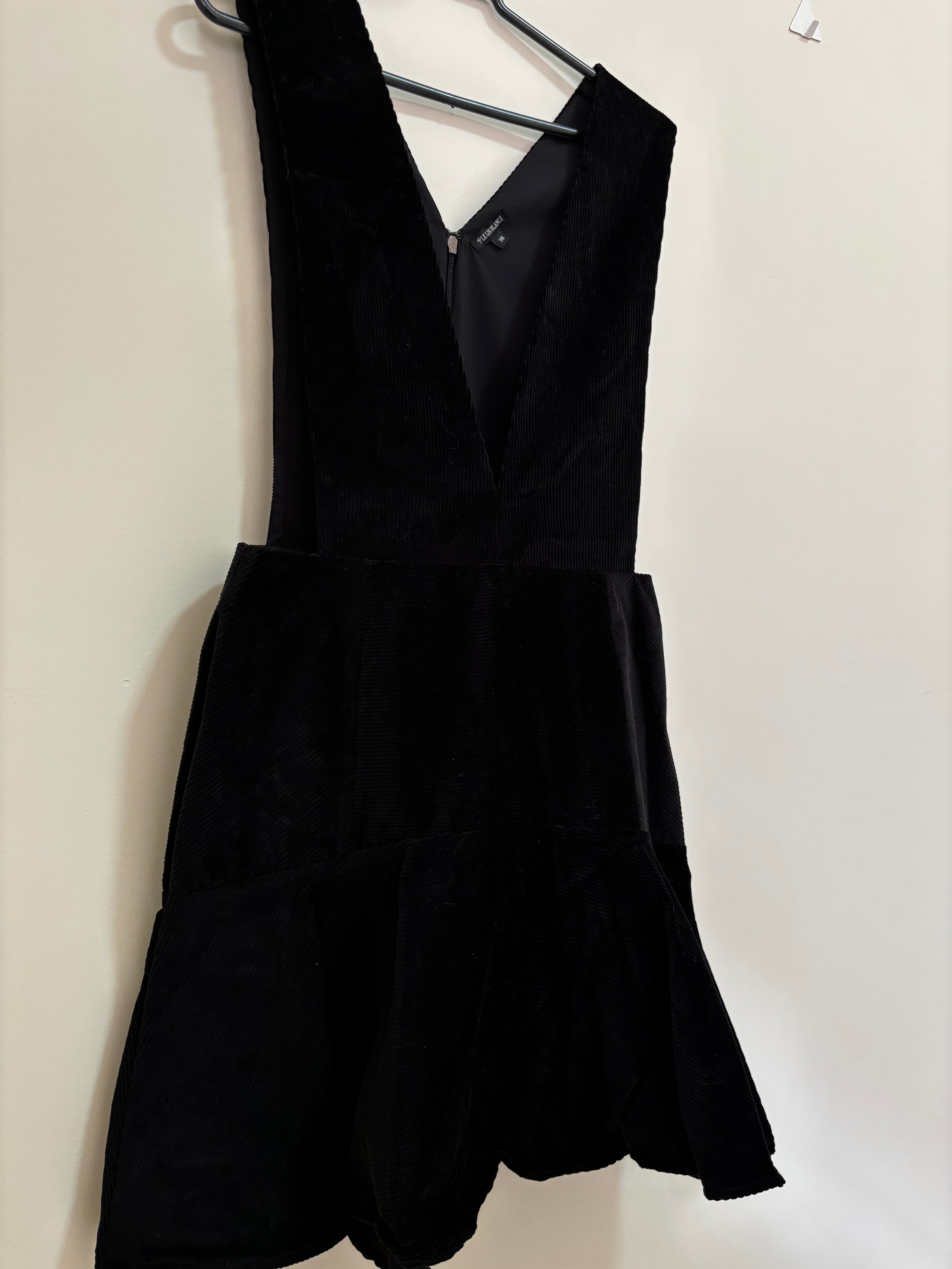 Vestido Curto com Fenda – Preto (Feminino)