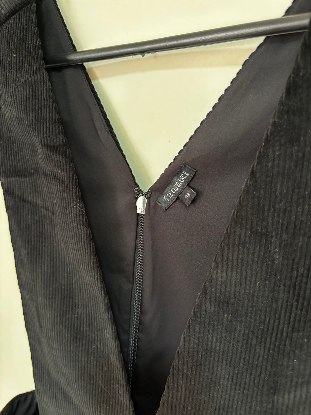 Vestido Curto com Fenda – Preto (Feminino)