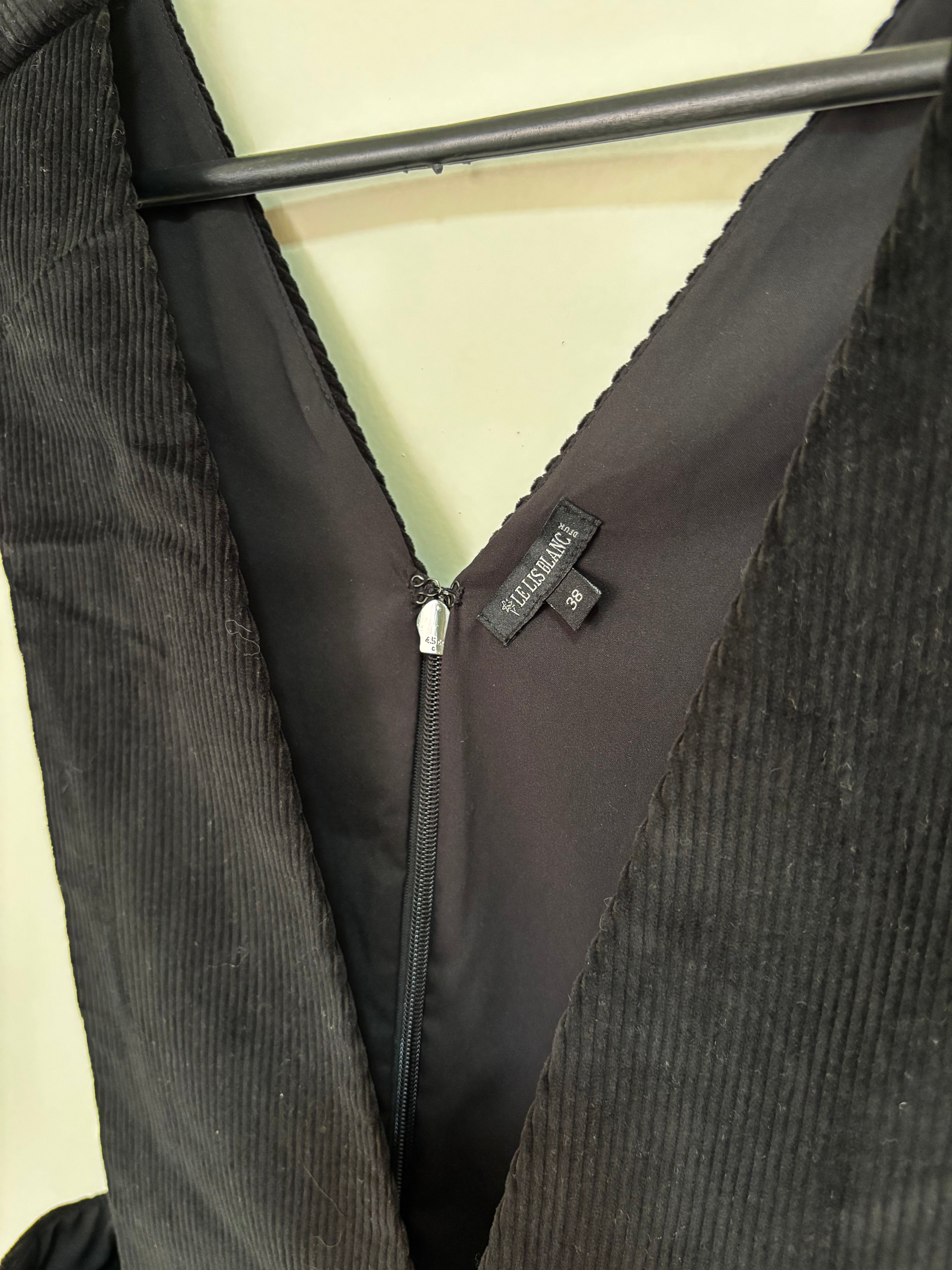 Vestido Curto com Fenda – Preto (Feminino)
