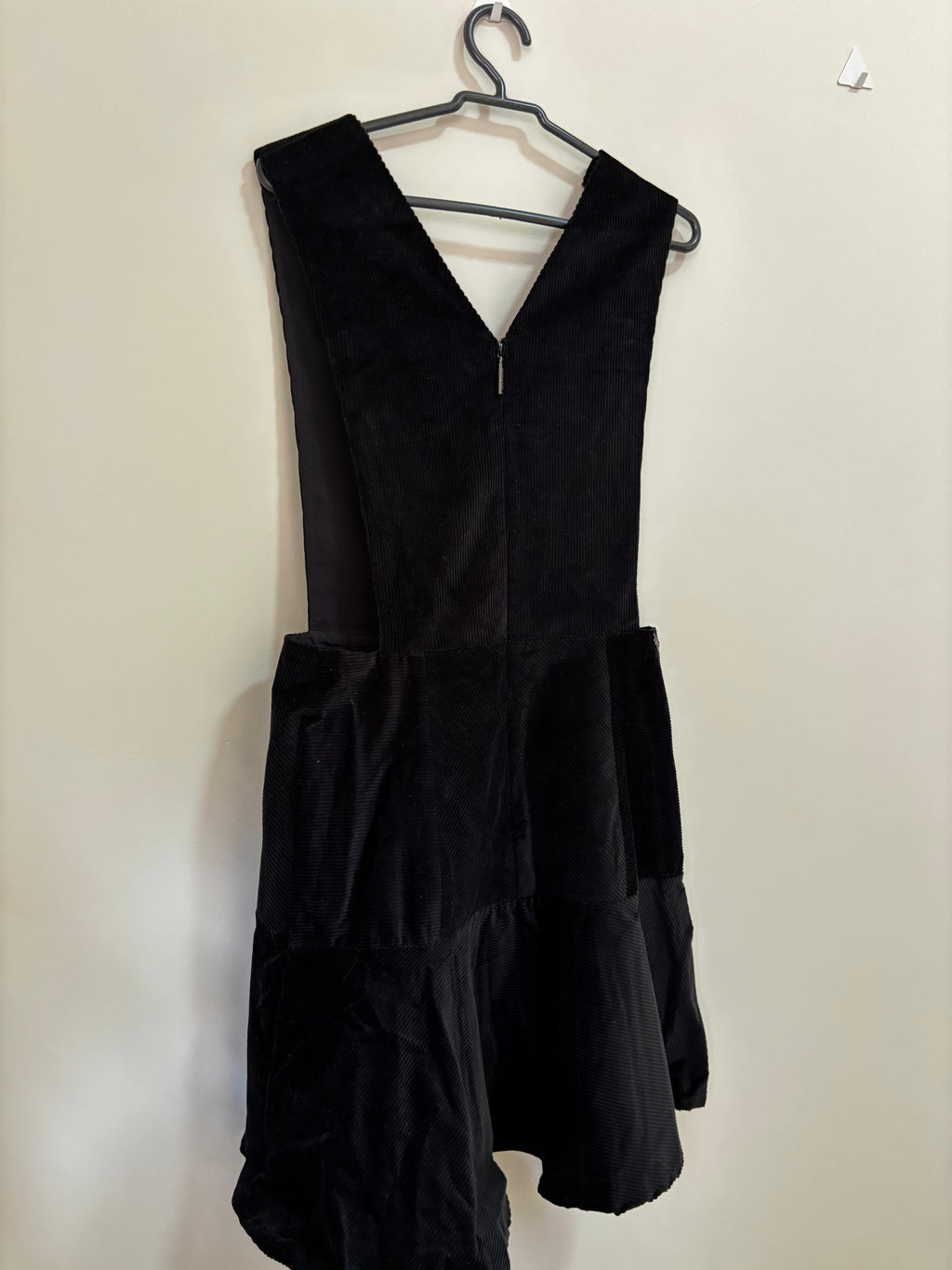 Vestido Curto com Fenda – Preto (Feminino)