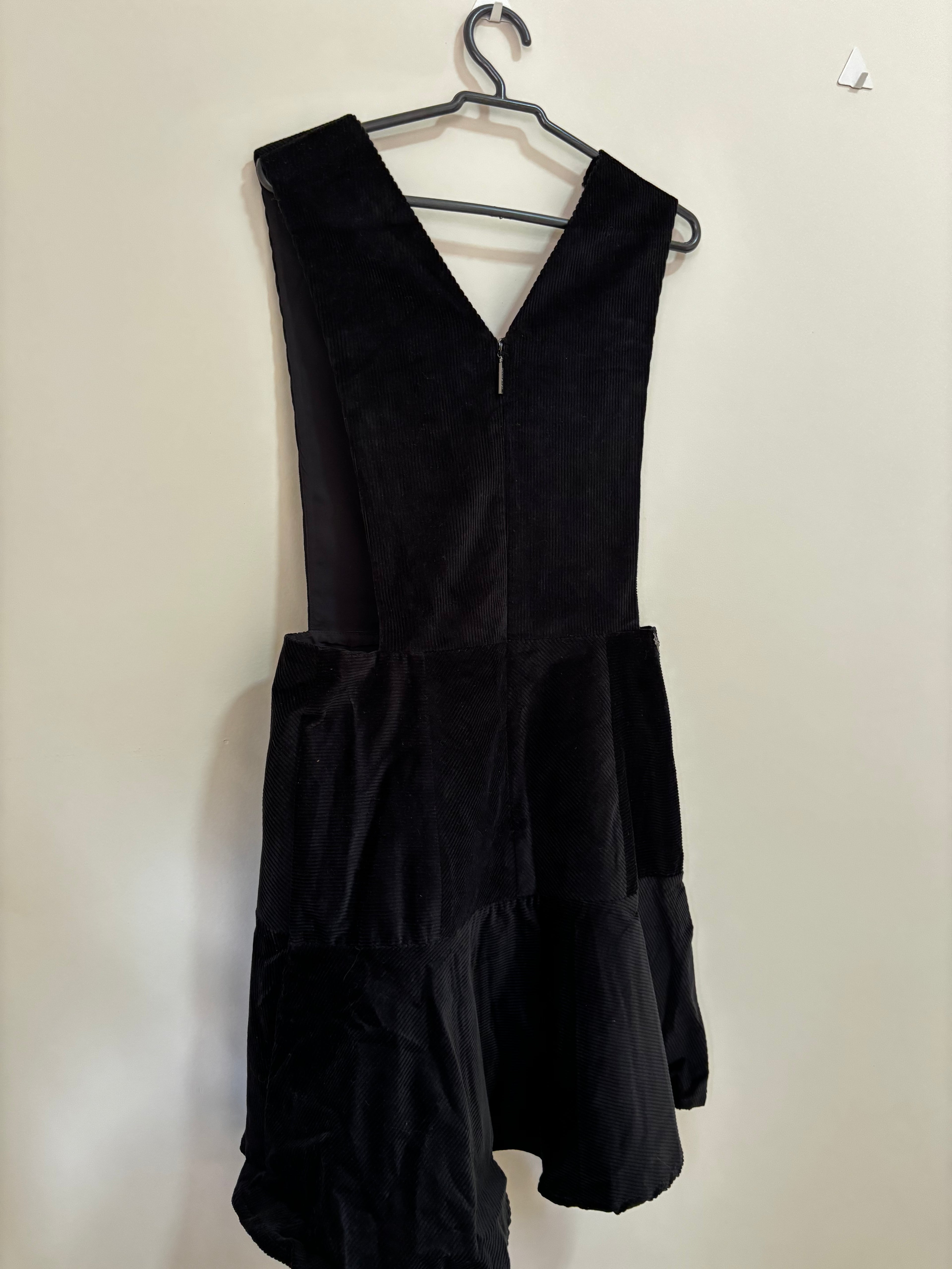 Vestido Curto com Fenda – Preto (Feminino)