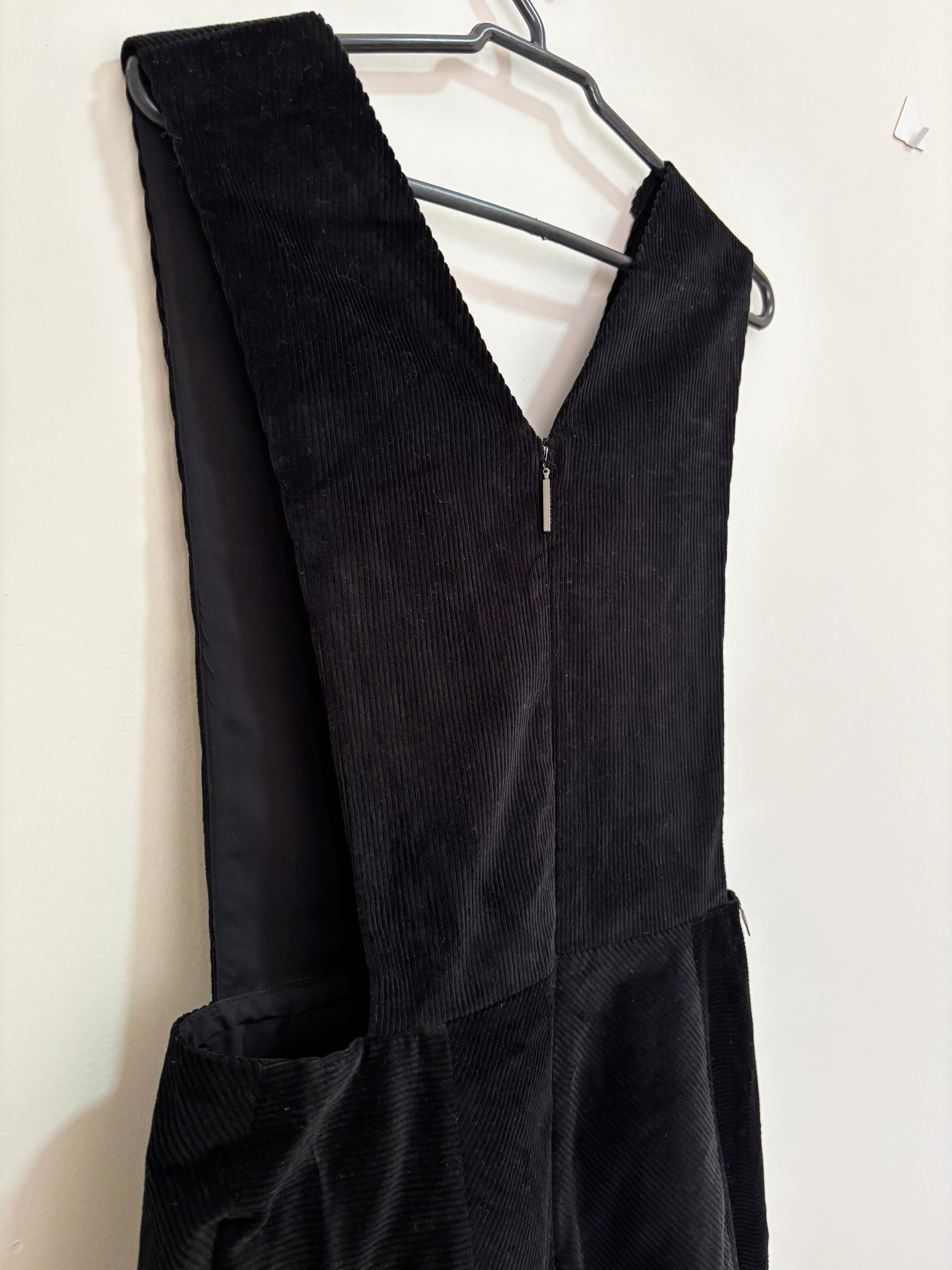Vestido Curto com Fenda – Preto (Feminino)