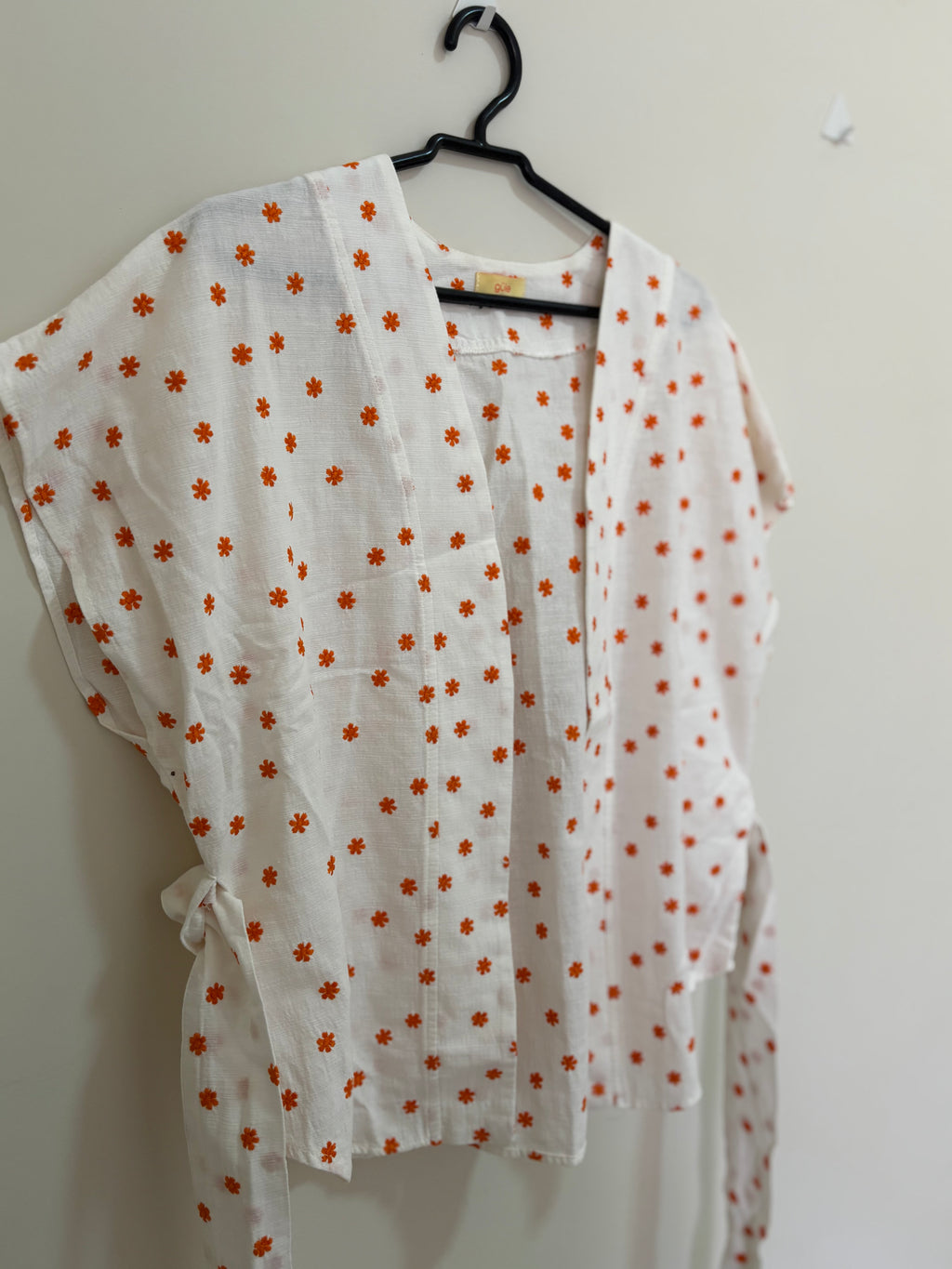 Conjunto Blusa + Calça Estampa Laranja – Branco (Feminino)