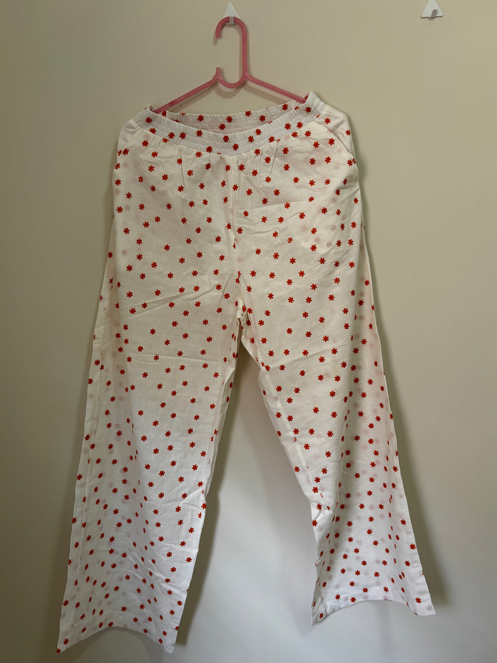 Conjunto Blusa + Calça Estampa Laranja – Branco (Feminino)