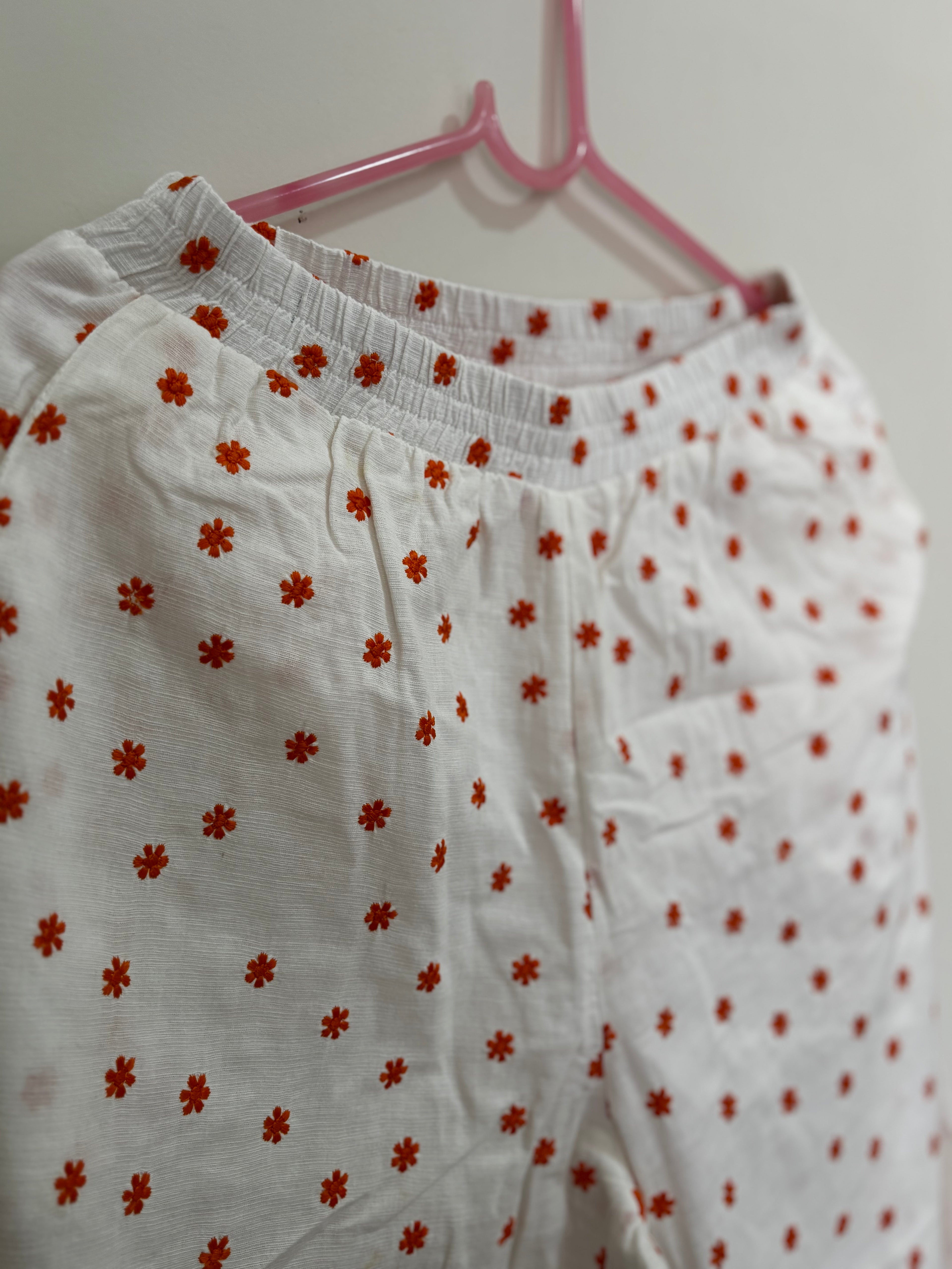 Conjunto Blusa + Calça Estampa Laranja – Branco (Feminino)