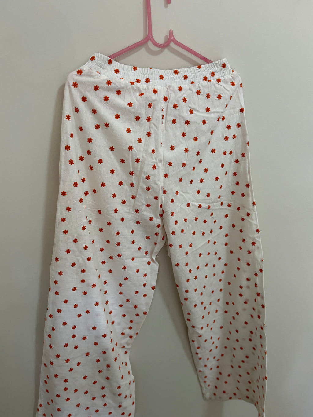 Conjunto Blusa + Calça Estampa Laranja – Branco (Feminino)