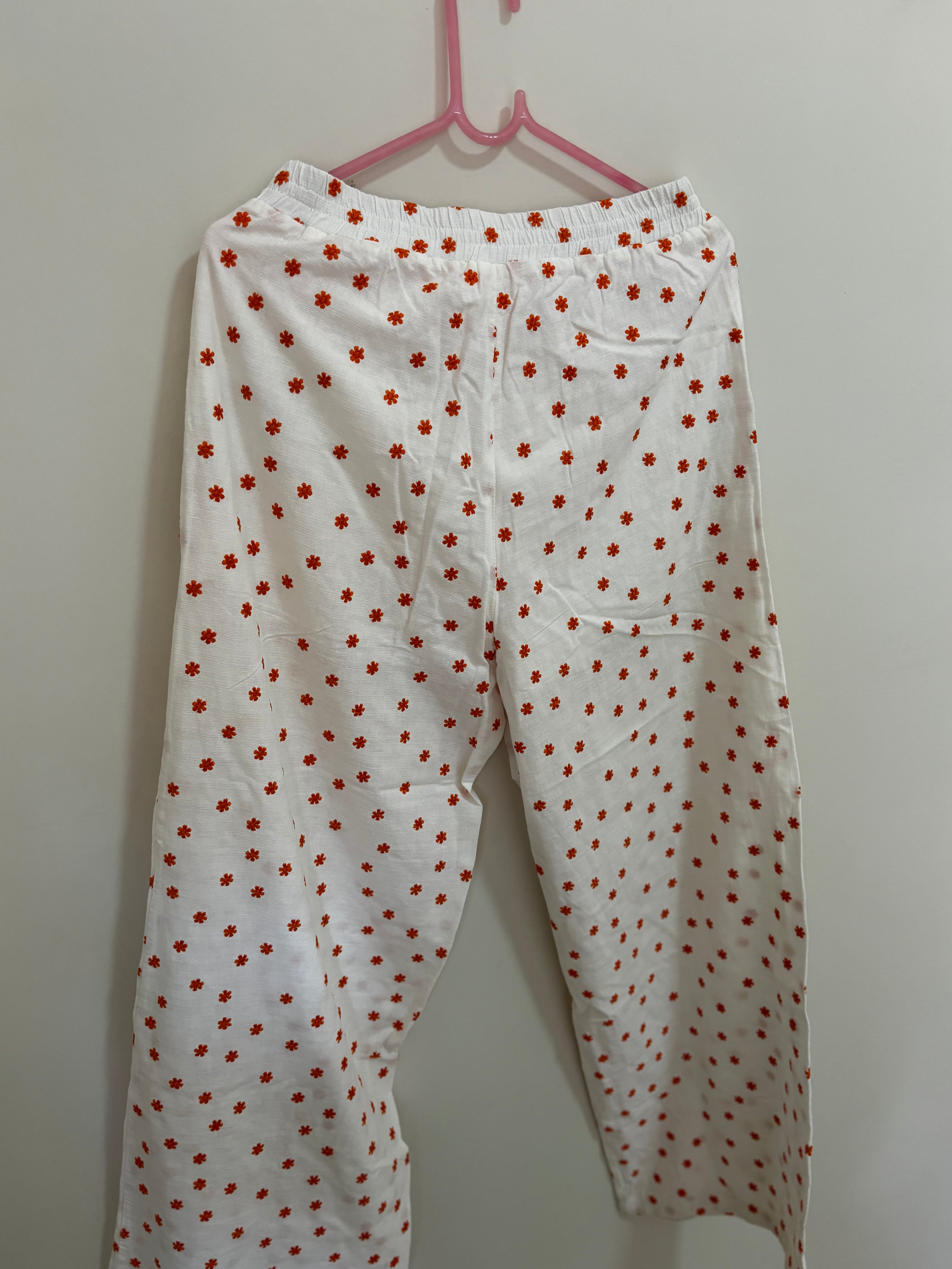Conjunto Blusa + Calça Estampa Laranja – Branco (Feminino)