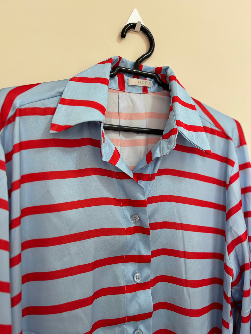 Camisa de Cetim Listrada – Azul e Vermelho (Feminino)