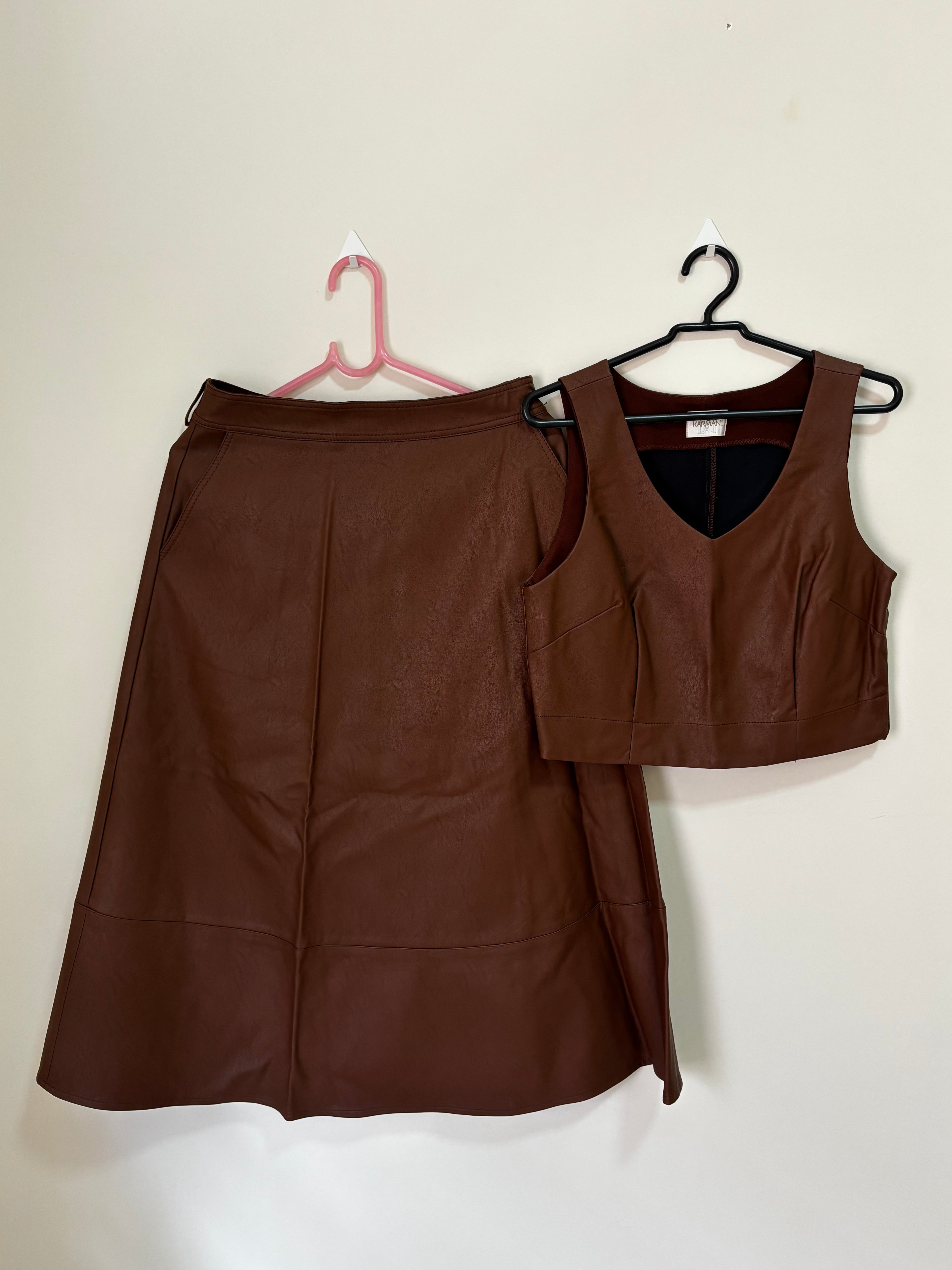 Conjunto Couro Saia + Colete – Marrom (Feminino)