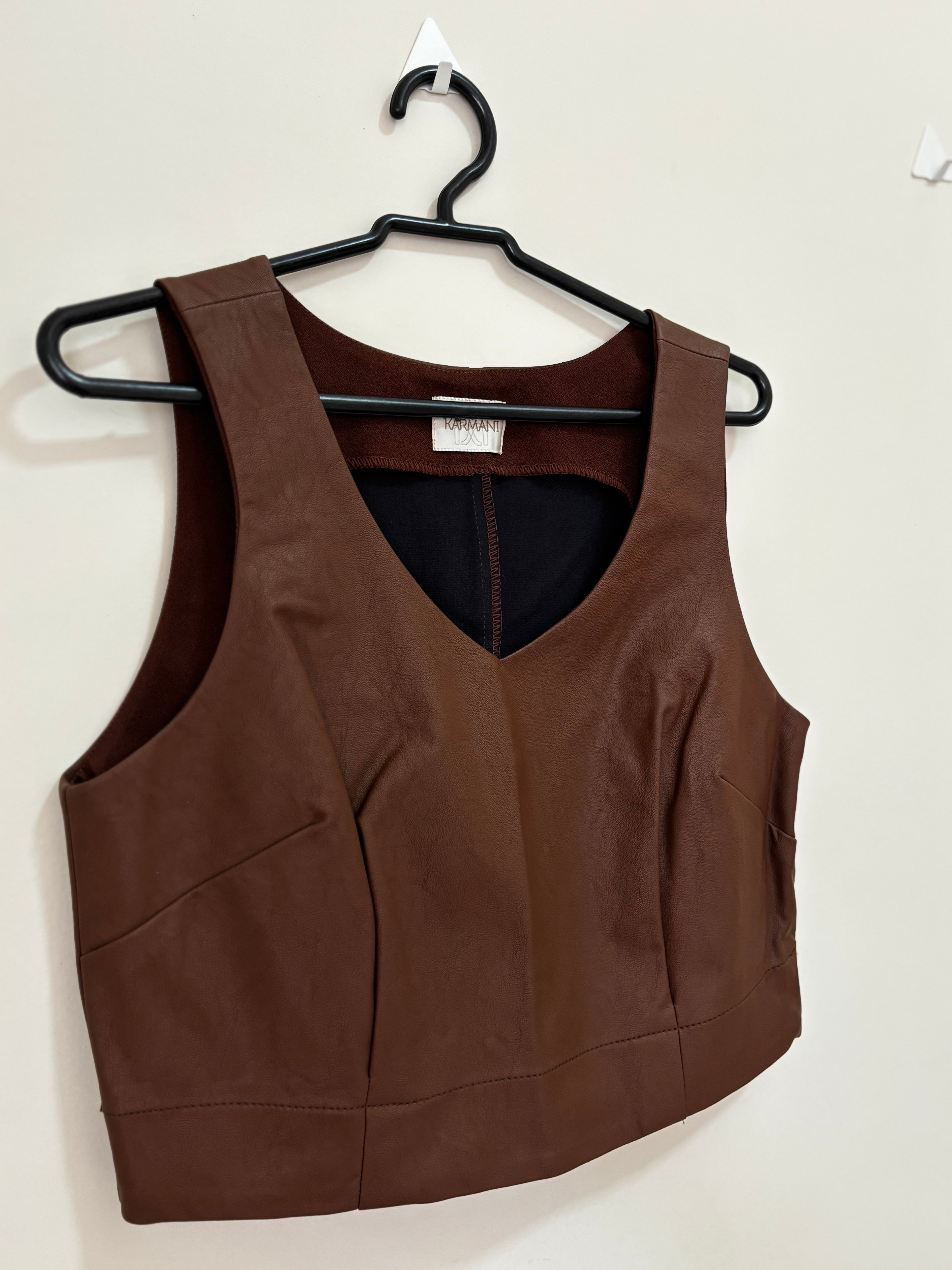 Conjunto Couro Saia + Colete – Marrom (Feminino)