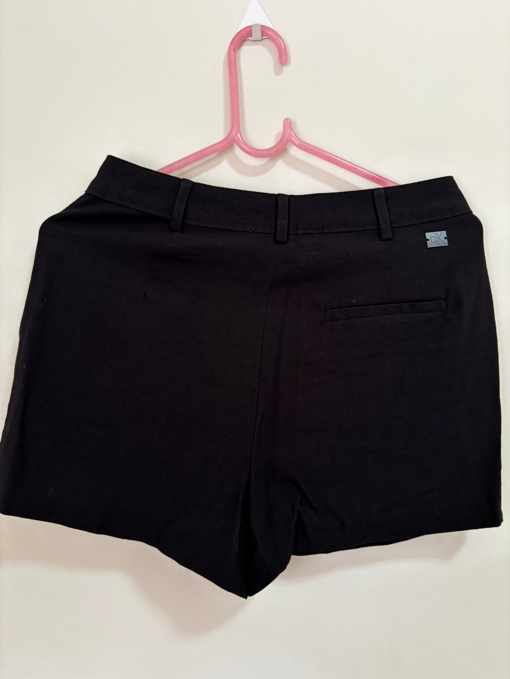 Shorts-saia preto Calvin Klein – costas