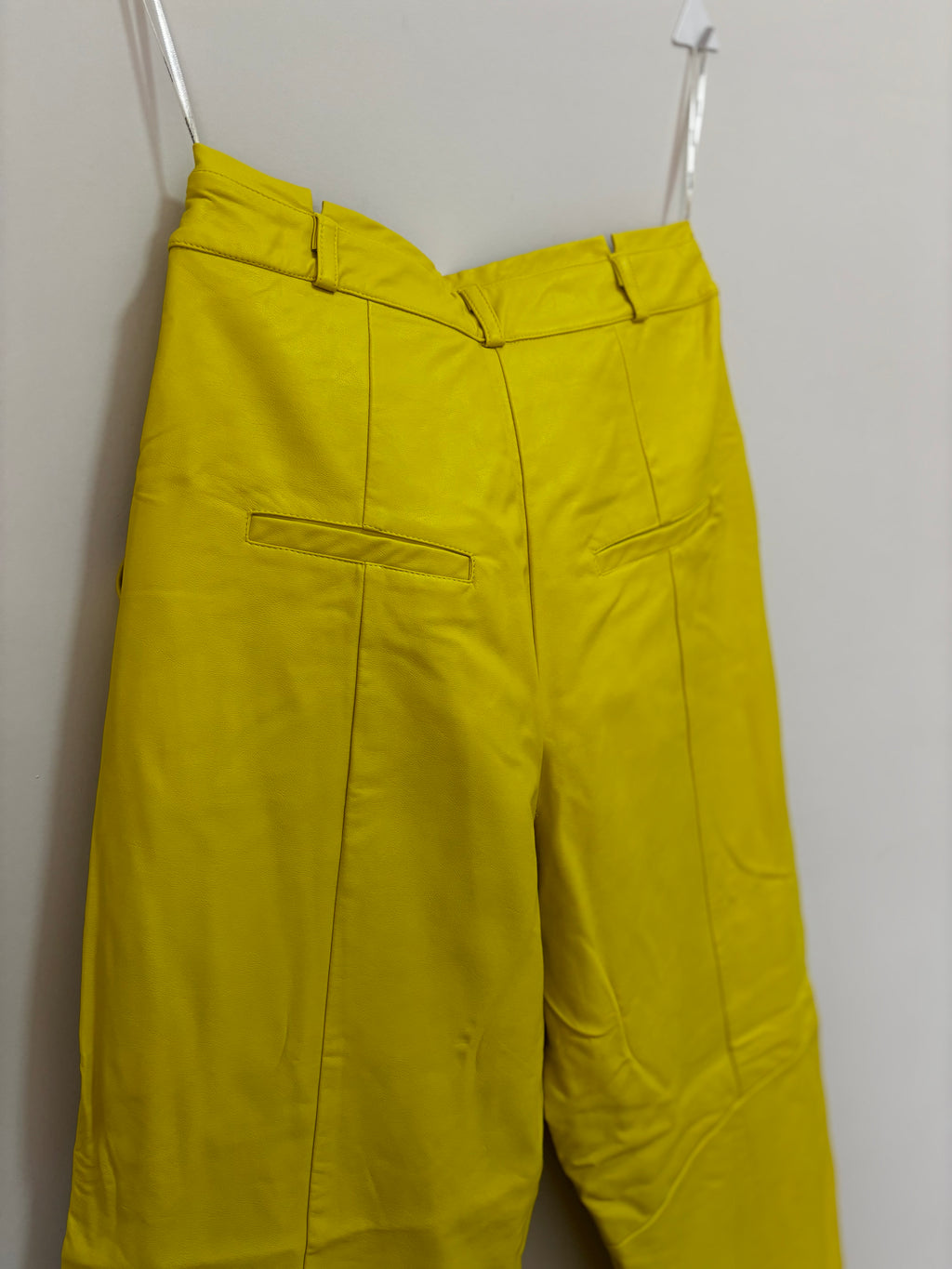 Calça Pantalona de Couro Aquarella – Amarela (Feminino)