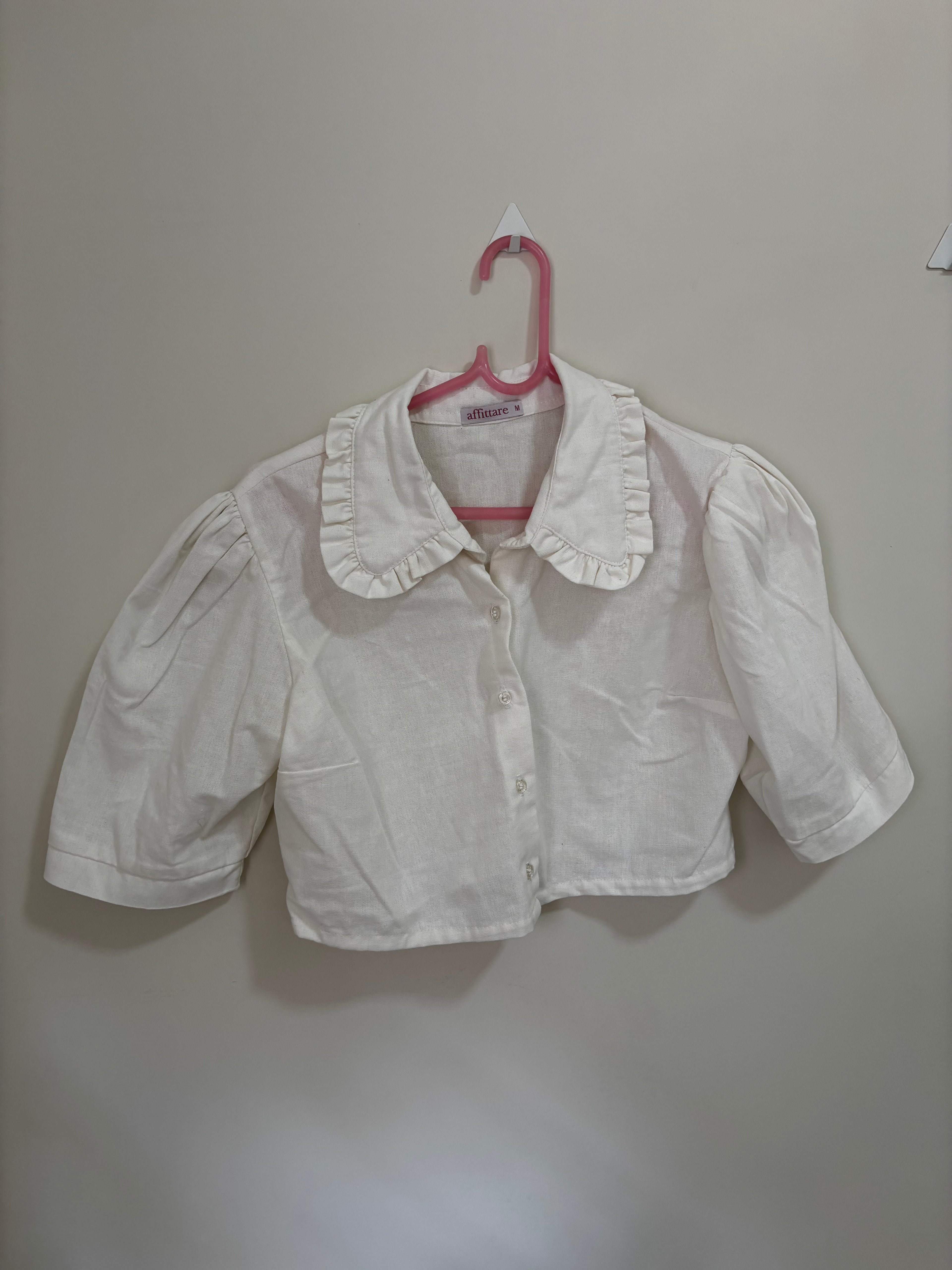 Blusa Cropped Gola Babado Affittare – Branca (Feminino)