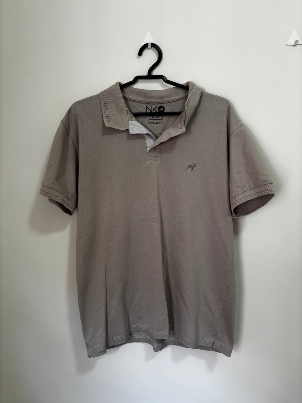 Polo Piquê NK Store – Cinza Taupe