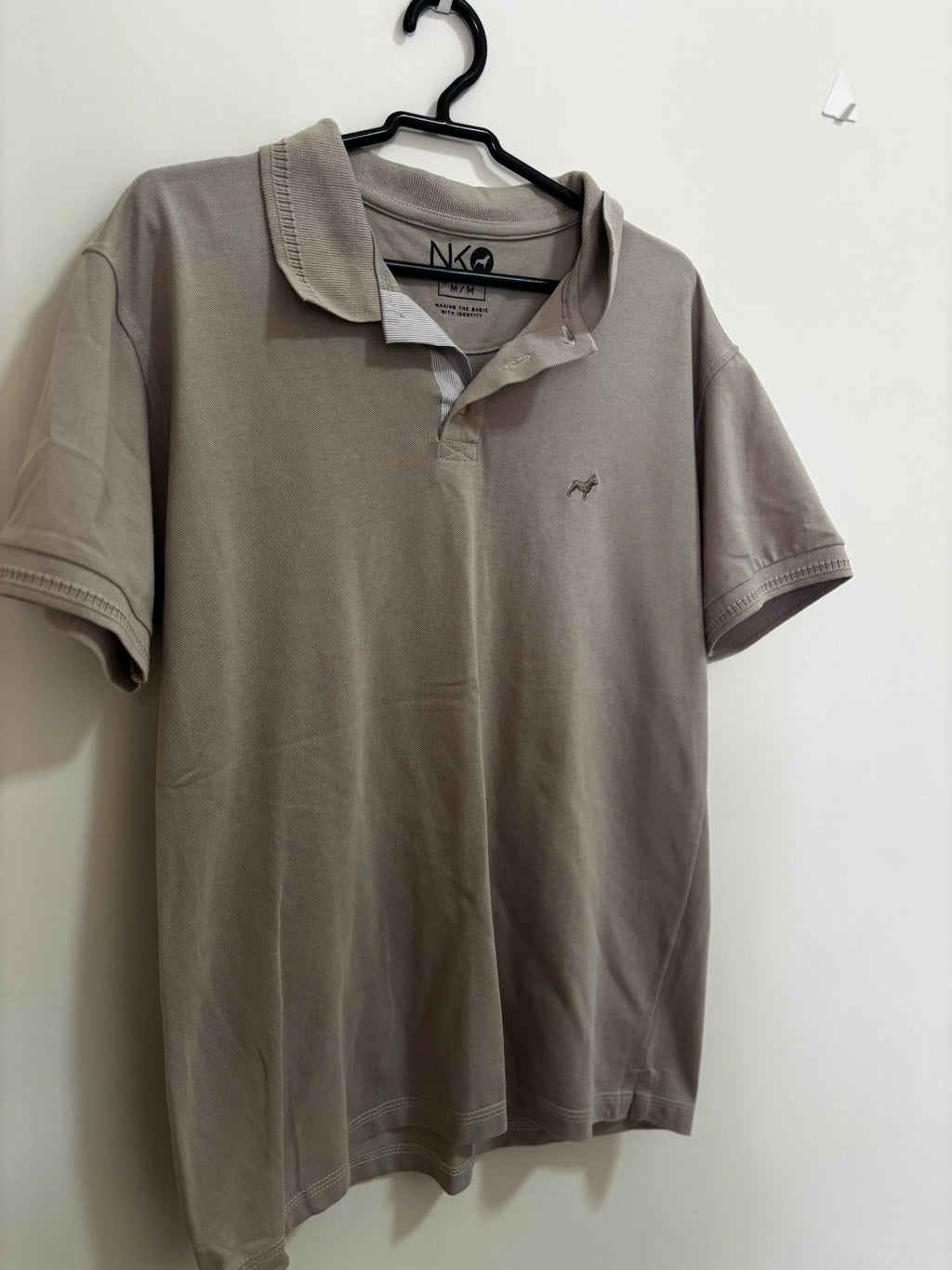 Polo Piquê NK Store – Cinza Taupe