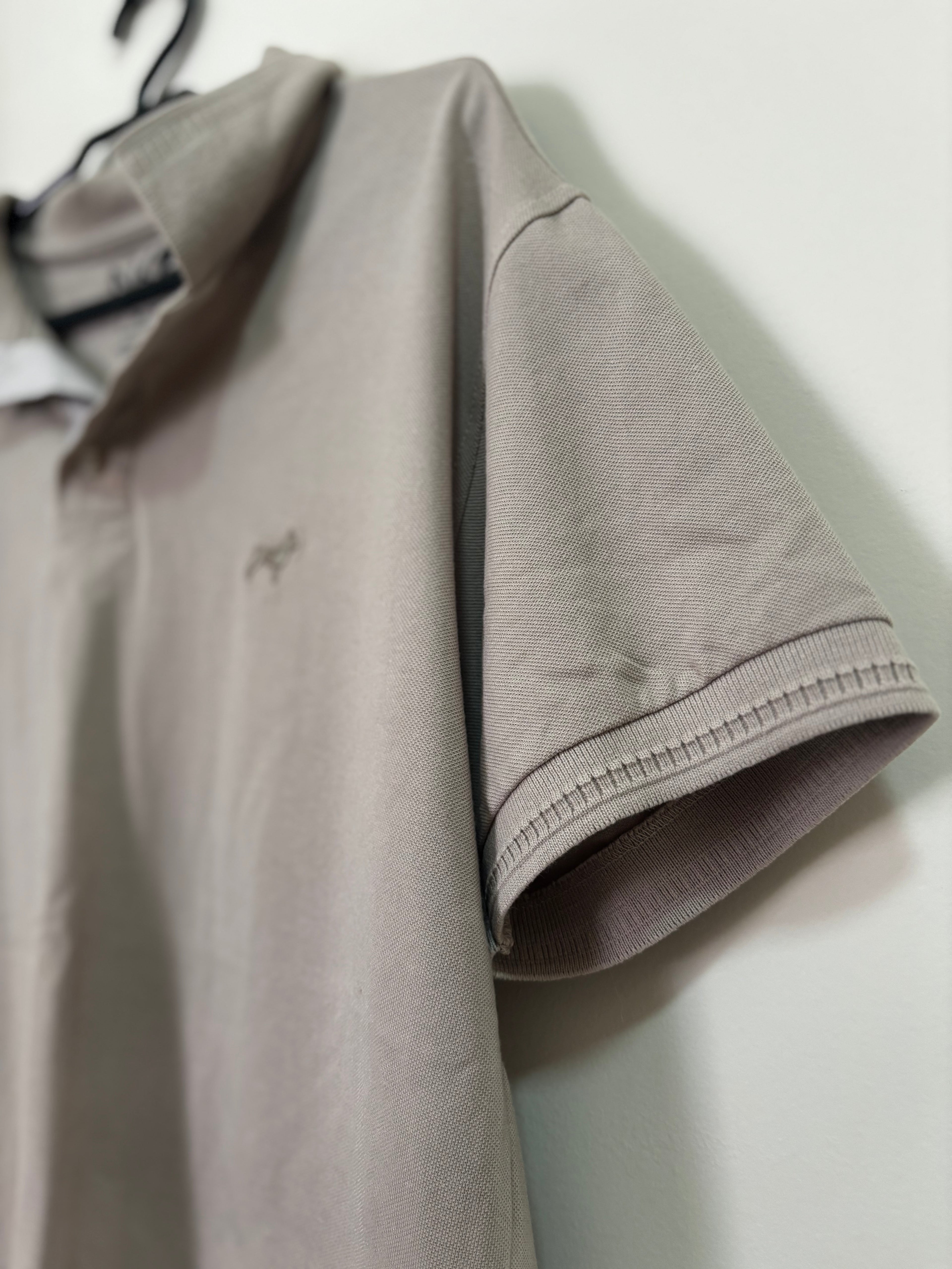 Polo Piquê NK Store – Cinza Taupe
