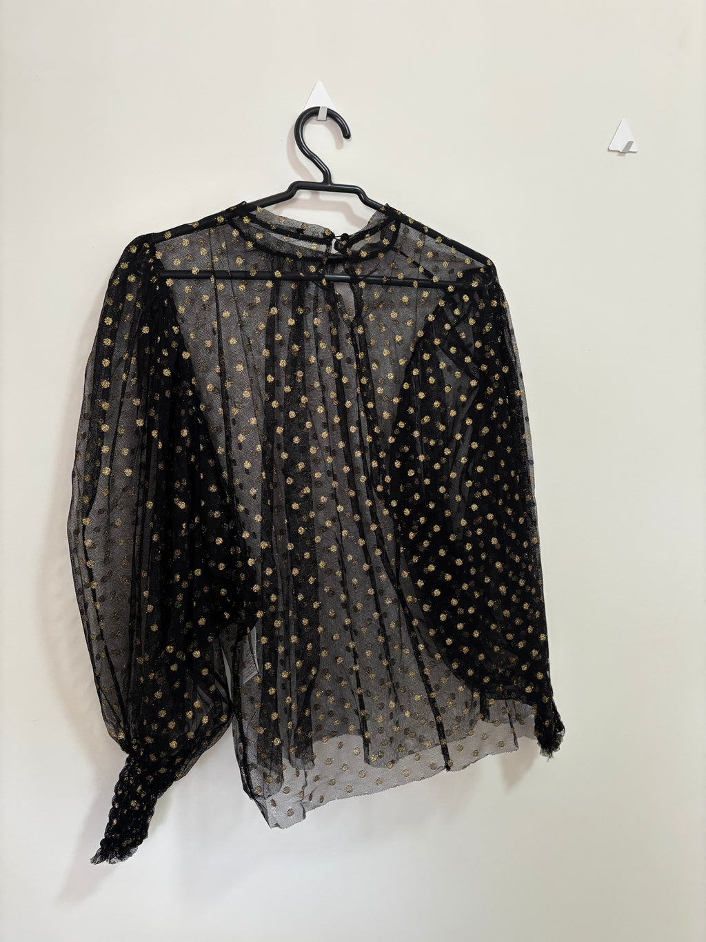 Blusa de Tule Poá Dourado – Preta (Feminino)