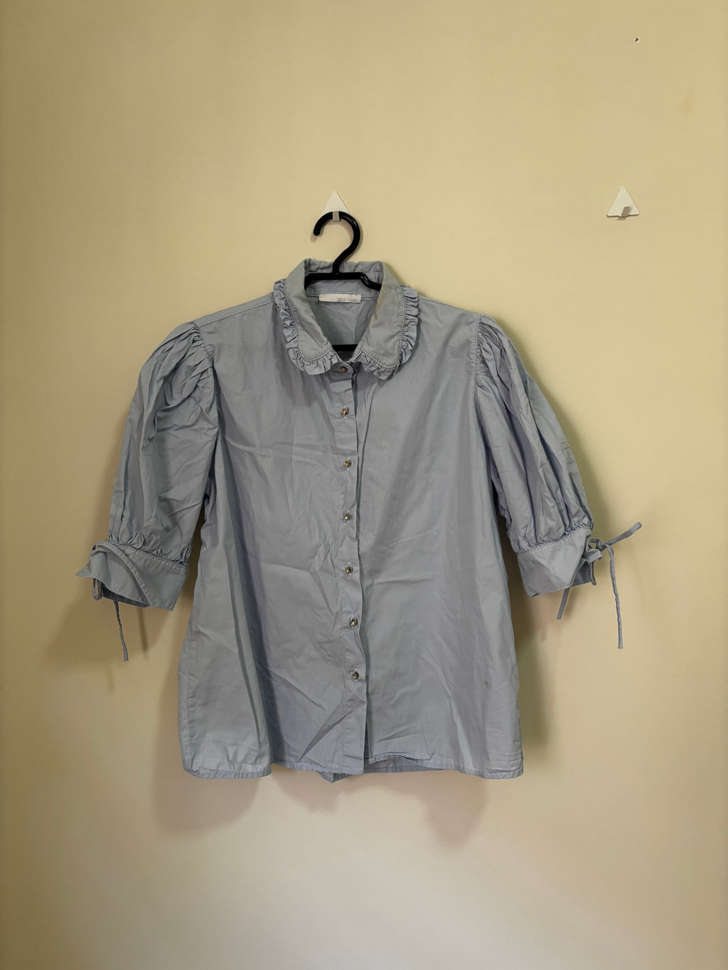 Camisa Gola Babado Mangas Bufantes Its&Co – Azul Claro (Feminino)