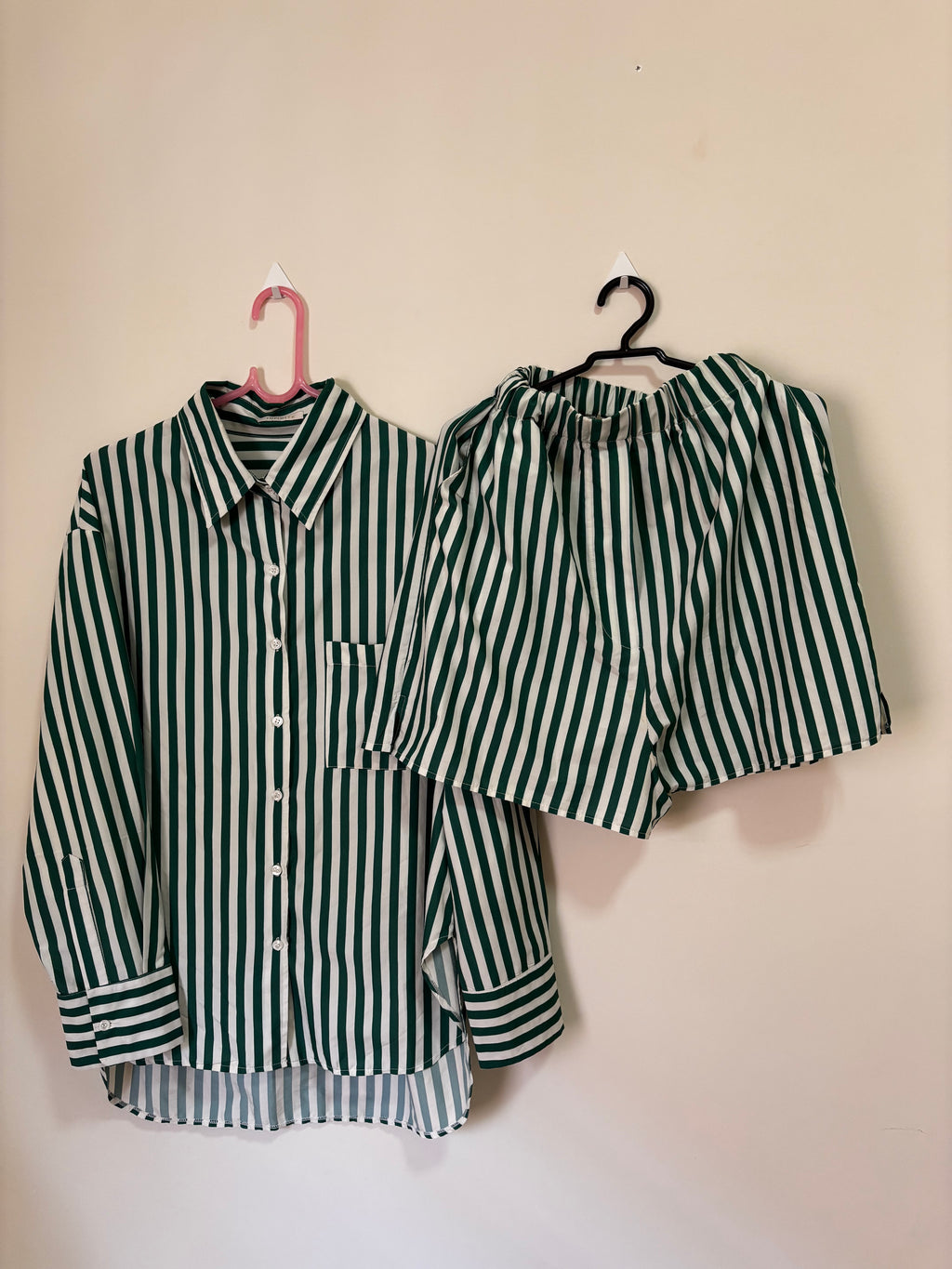 Conjunto Camisa + Shorts Listrado – Verde e Branco (Feminino)