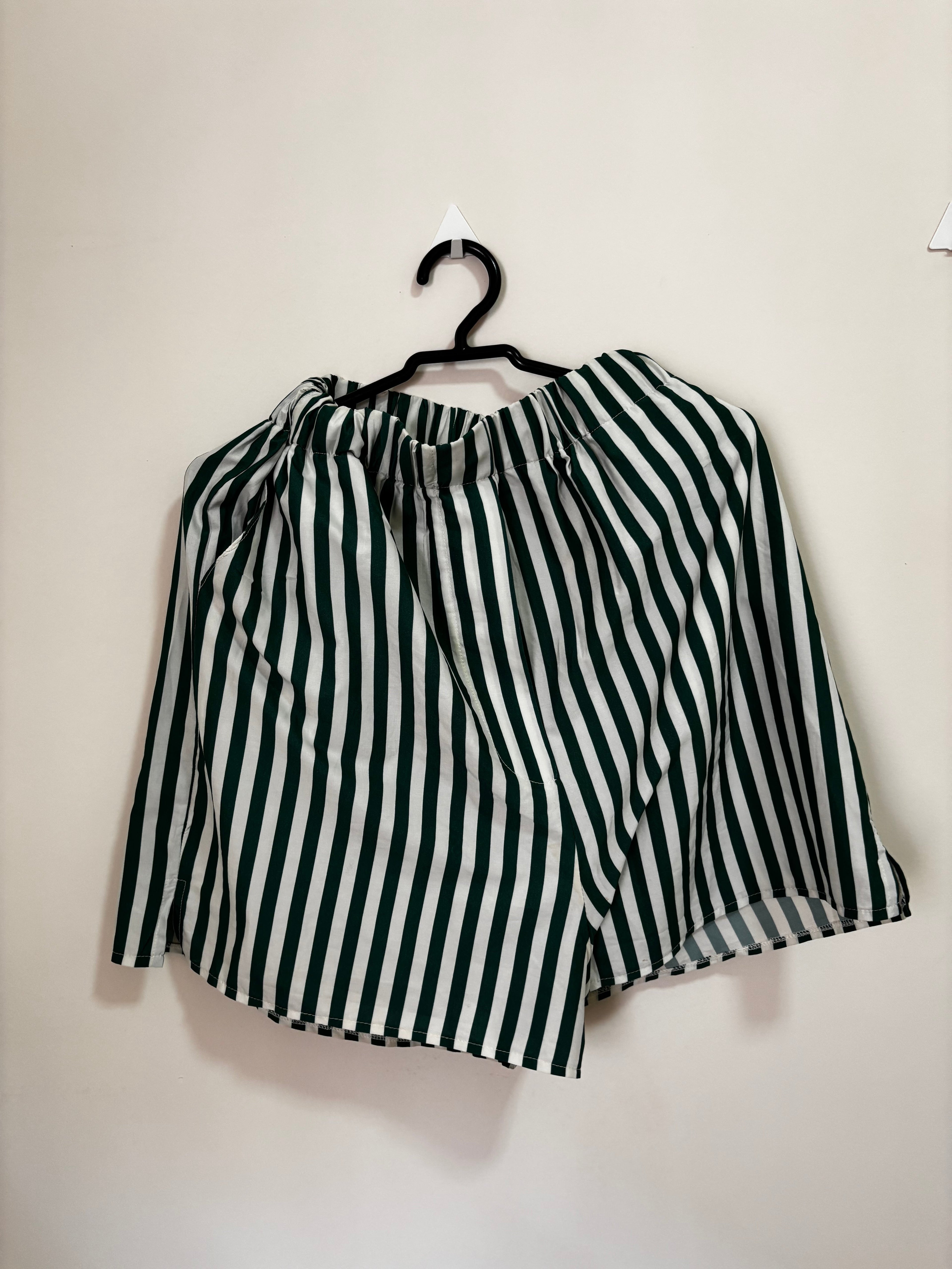 Camisa listrada verde e branco – vista frontal